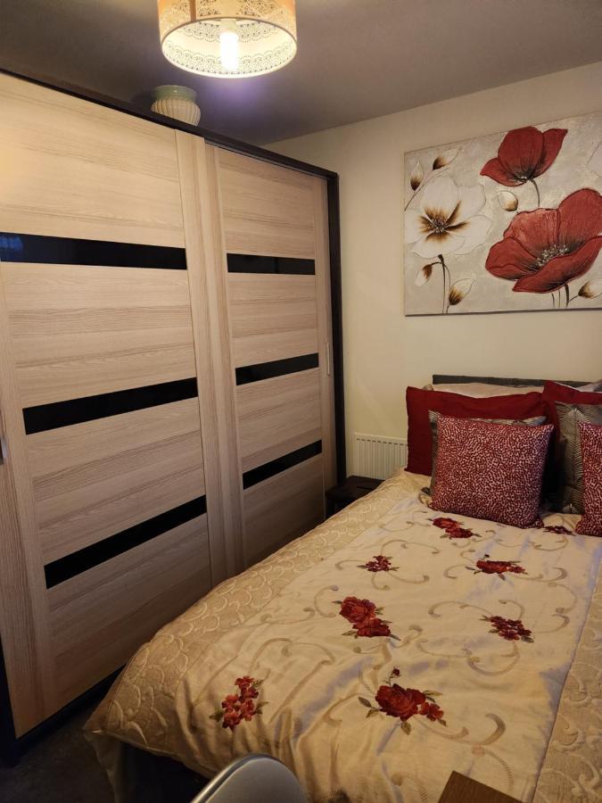 Rehoboth In Yew Gardens Apartment ดอนคาสเตอร์ ภายนอก รูปภาพ